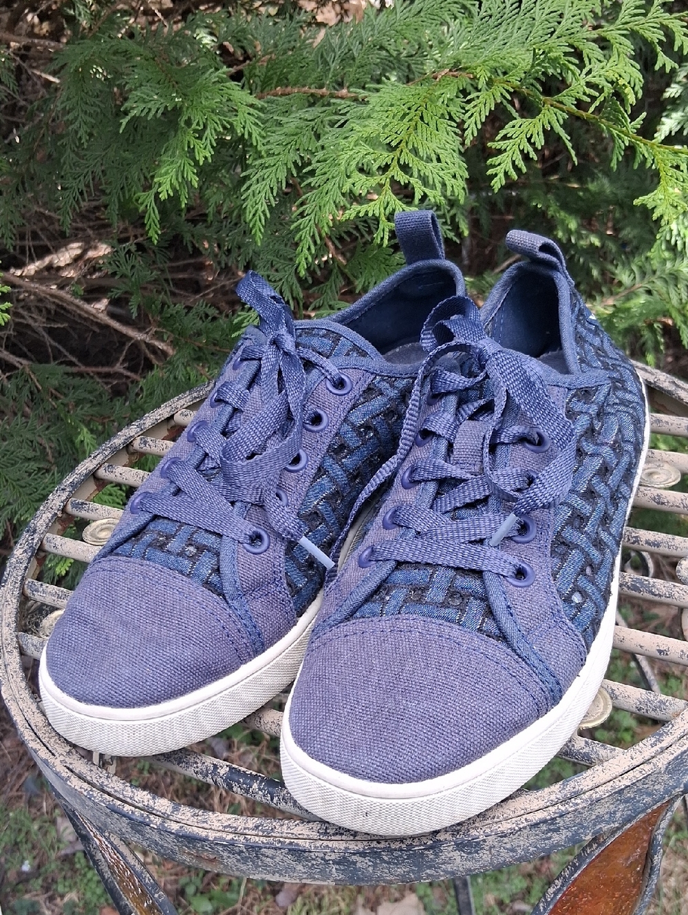 Koolaburra by Ugg Women's W Kellen Low Lace Denim Sneaker Size 7.5